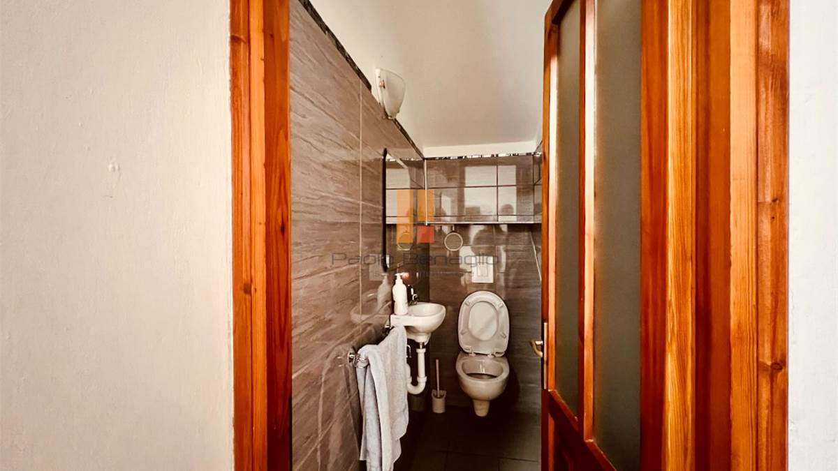 bathroom-day