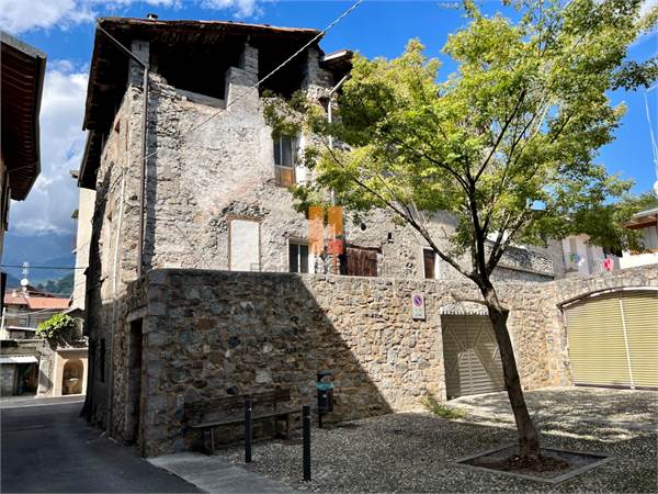 Semi Detached House в продажа для Cividate Camuno