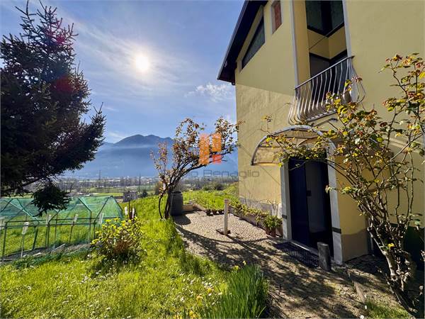 Town House for sale in Costa Volpino