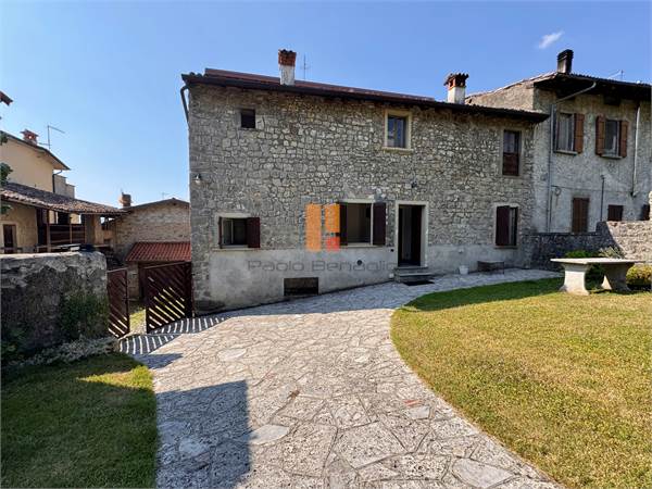 Porzione di Casa in vendita a Solto Collina